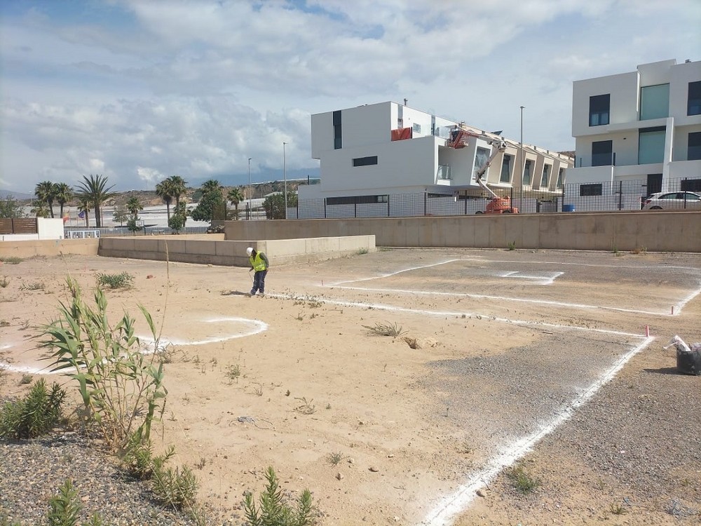 El nuevo colegio de Almerimar retoma al fin sus obras, tras un parón de ocho meses