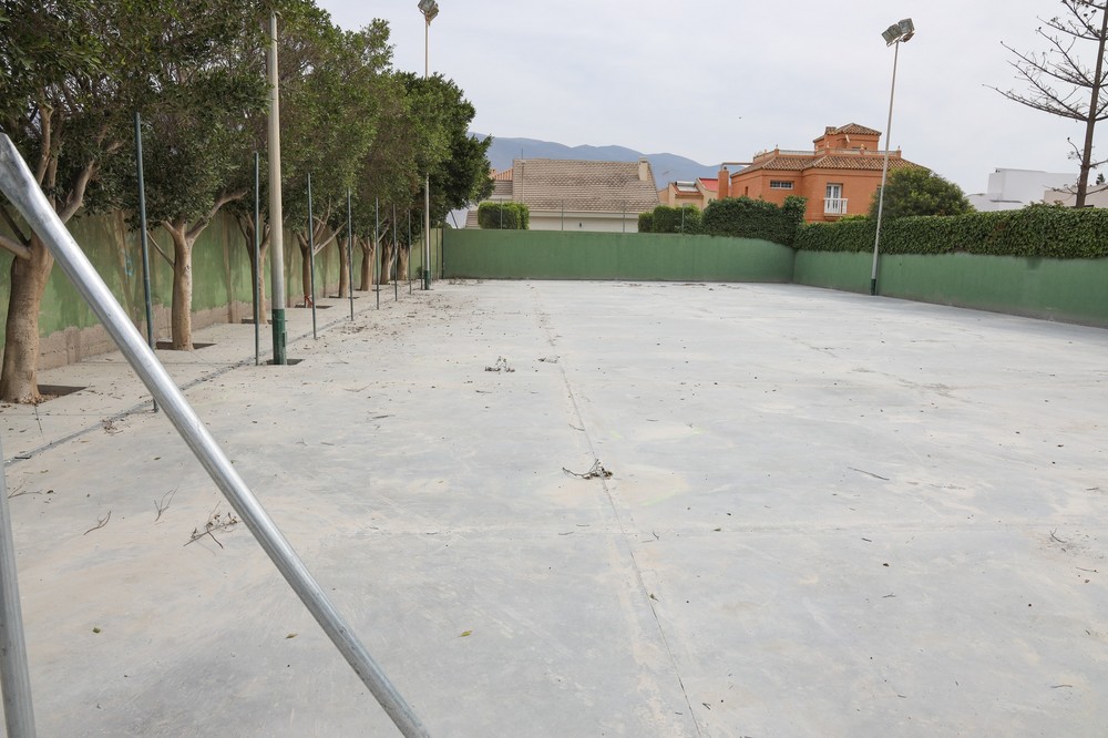 El Ayuntamiento lleva a cabo la reforma integral de las dos pistas deportivas municipales del Club de Tenis
