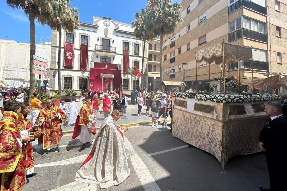 Adra celebra la festividad del Corpus Christi con una misa, una procesión y el I Concurso de Exorno de Altares
