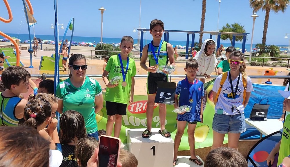 El Club Triatlón Adra regresa del V Acuatlón de Málaga con una medalla de oro y otra de plata