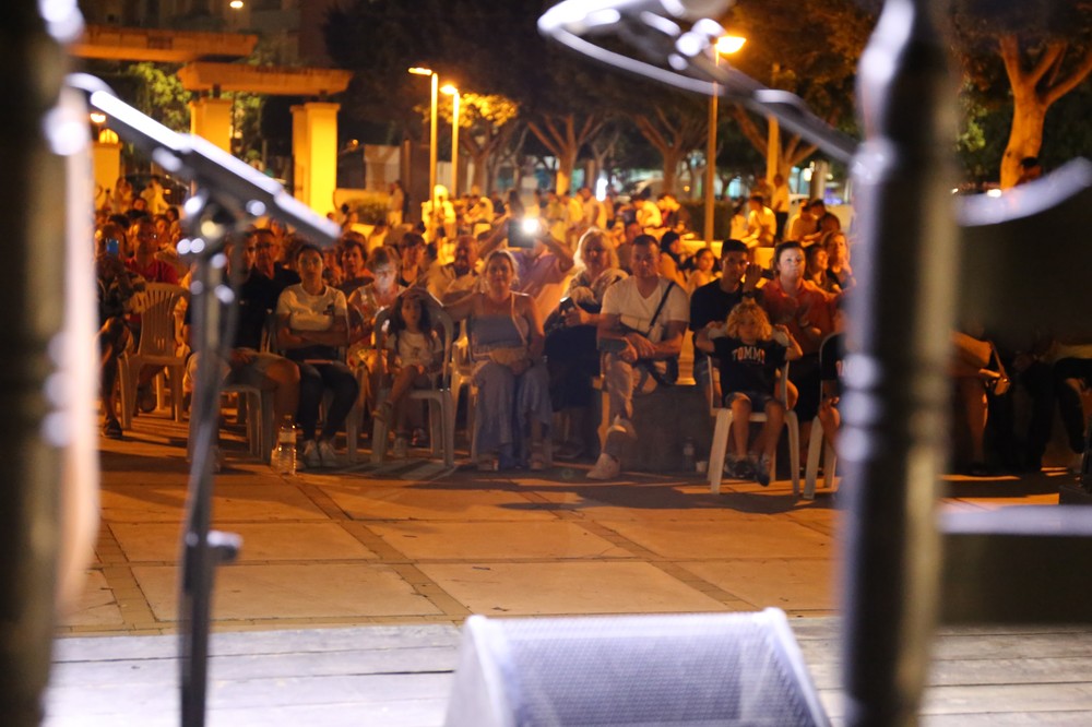 Una velada flamenca congrega a cientos de personas en el Parque Municipal de El Ejido