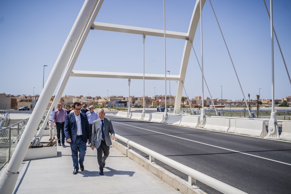 Diputación entrega al Ayuntamiento de Roquetas de Mar la obra del Puente de La Rambla del Cañuelo