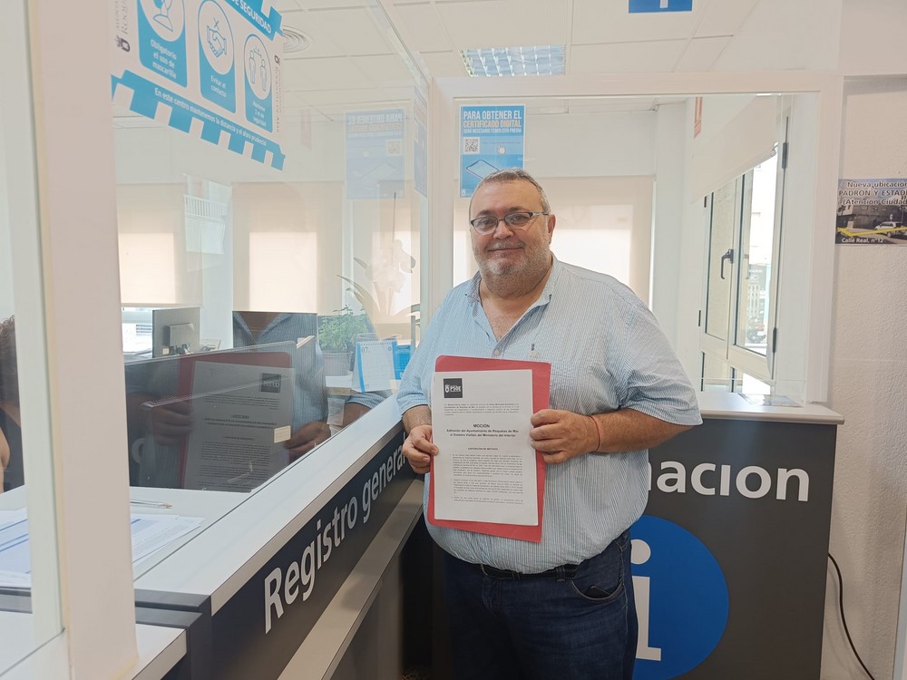 Manolo García insta a Amat a acabar con la “injustificada” ausencia de Roquetas en el VioGén