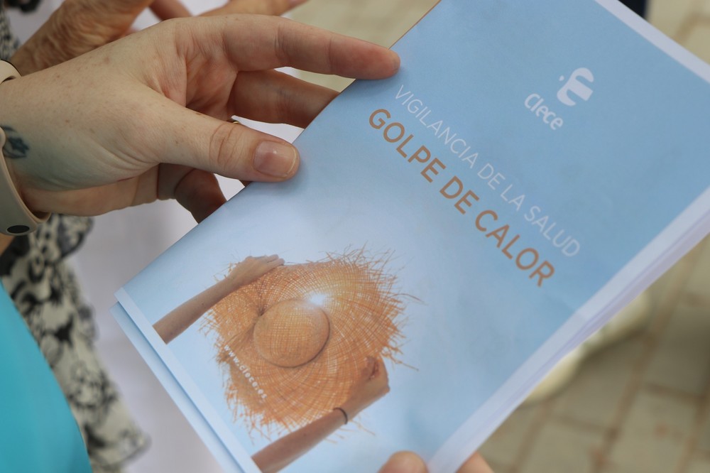 El Servicio de Ayuda a Domicilio de El Ejido facilita consejos para evitar los efectos del calor entre los usuarios y trabajadores