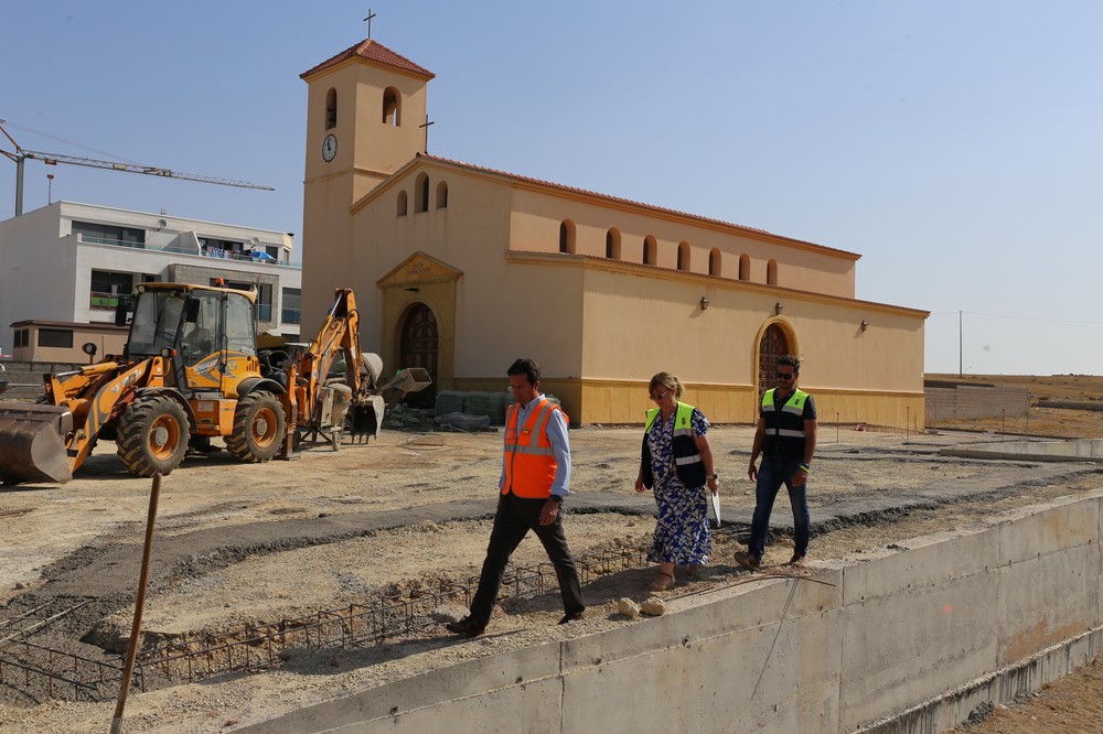 Avanzan las obras de la Plaza de la Iglesia de Guardias Viejas que se convertirá en un lugar de encuentro vecinal y recreo con juegos infantiles
