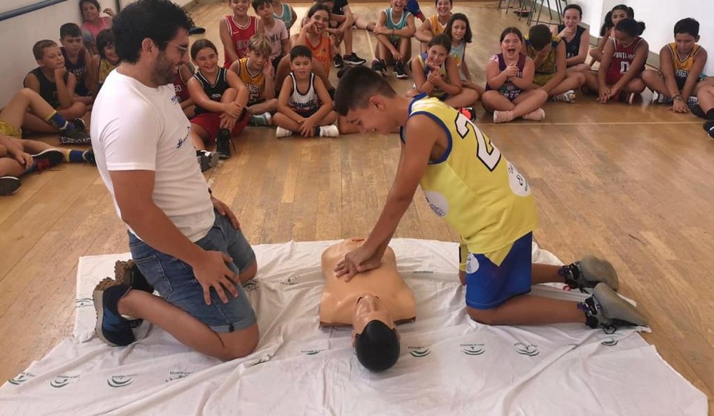 Magnifico  taller de primeros auxilios y hábitos saludables  en el Campus de Verano del CB La Mojonera