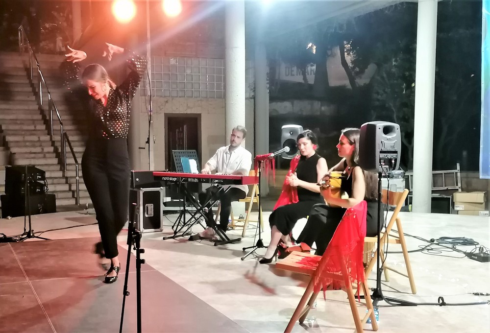 Lidia Plaza ofrece un amplio repertorio en el espectáculo ‘Flamencas’ en el Anfiteatro de Roquetas