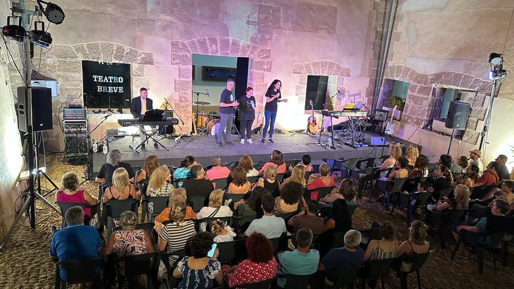 Improvisación, originalidad y creatividad protagonizan el ‘Encuentro de Teatro Breve’ celebrado en el Castillo de Guardias Viejas