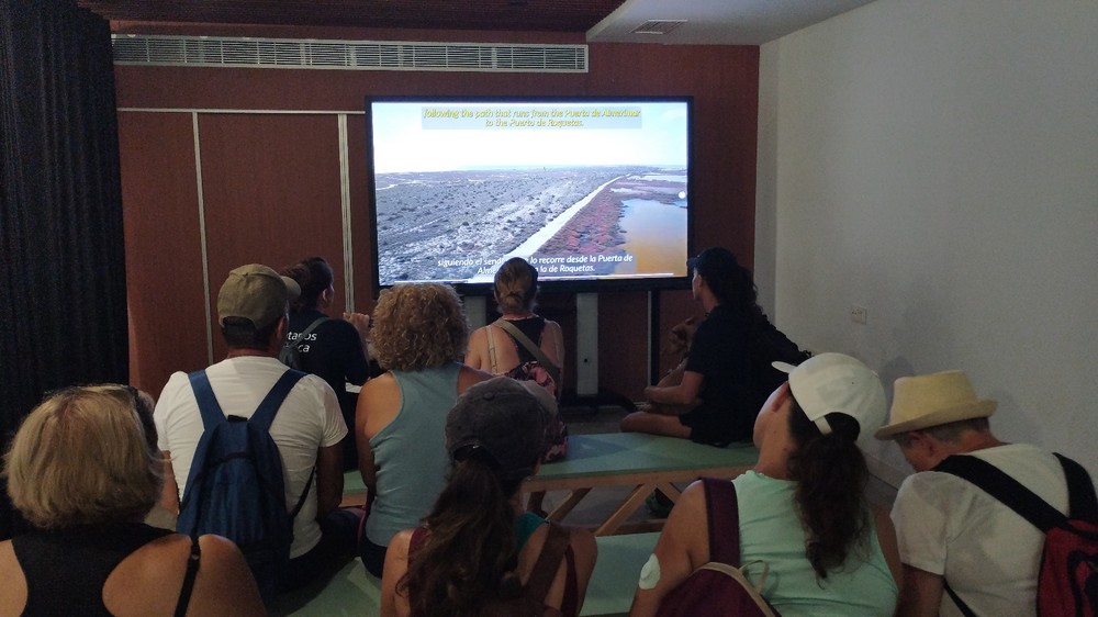 Un centenar de participantes ‘aprenden a mirar’ Punta Entinas-Sabinar gracias a la iniciativa del área de Turismo
