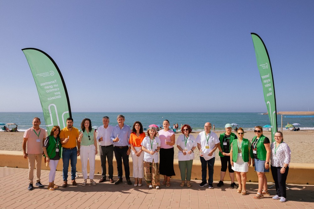 La Asociación Española Contra el Cáncer y la Consejería de Salud se van a la playa de Adra a “intentar salvar vidas” ocasionadas por el cáncer de piel