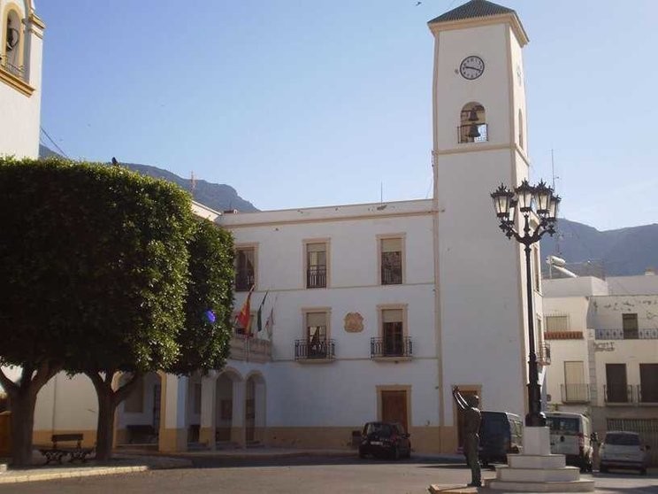 El Ayuntamiento de Dalías convoca un minuto de silencio por su vecina asesinada