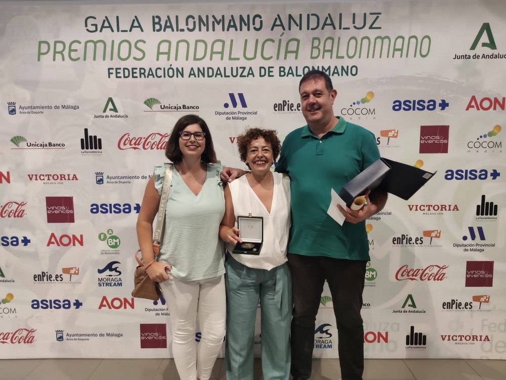 La Federación Andaluza reconoce el permanente apoyo del Ayuntamiento de Vícar al balonmano