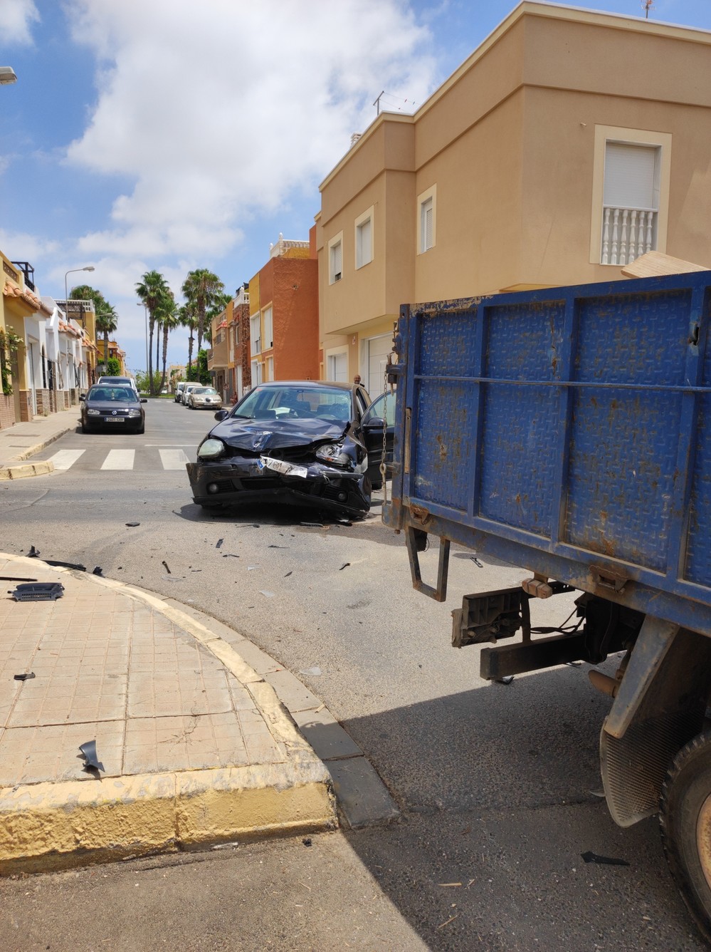 Aparatoso accidente en un cruce de Santa María del Águila