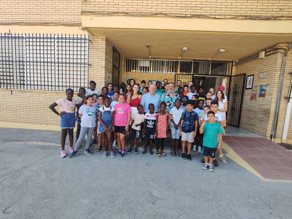  Casi un centenar de niños y niñas han participado en el programa de refuerzo estival en el CEIP la Merced