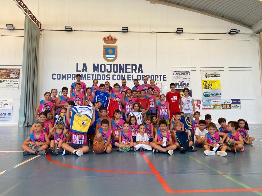 El Campus de verano del CB La Mojonera clausura un mes de lleno de diversión y aprendizaje