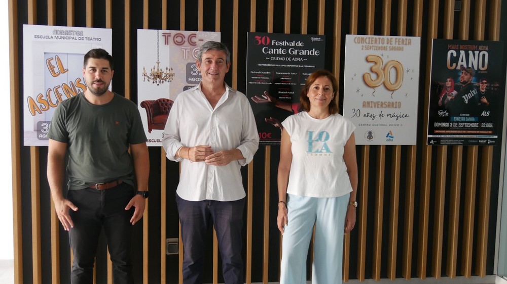 Manuel Cortés presenta la semana festivo-cultural de la previa de la Feria y Fiestas de Adra 2023