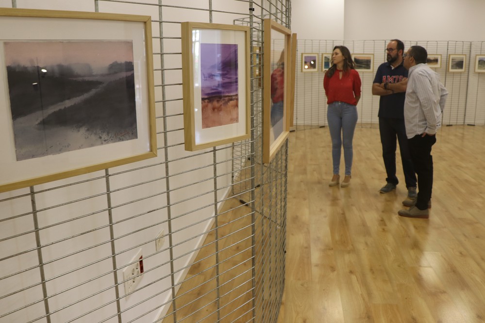 El pintor Juan Antonio Maldonado expone 42 acuarelas de paisajes almerienses en la Oficina de Turismo de Almerimar