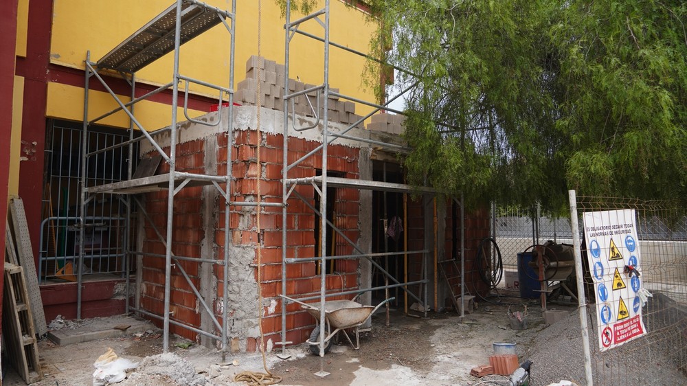 Avanza la construcción de los nuevos aseos en los colegios Celia Viñas y San Tesifón de Berja