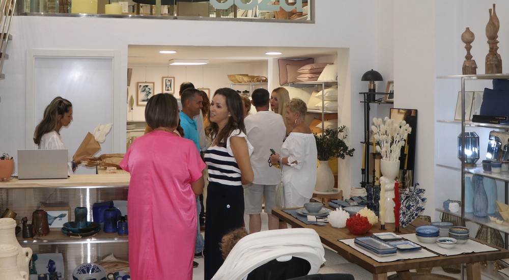 Los comerciantes de Balerma y Almerimar disfrutan de libertad horaria en verano gracias a la declaración de Zona de Gran Afluencia Turística