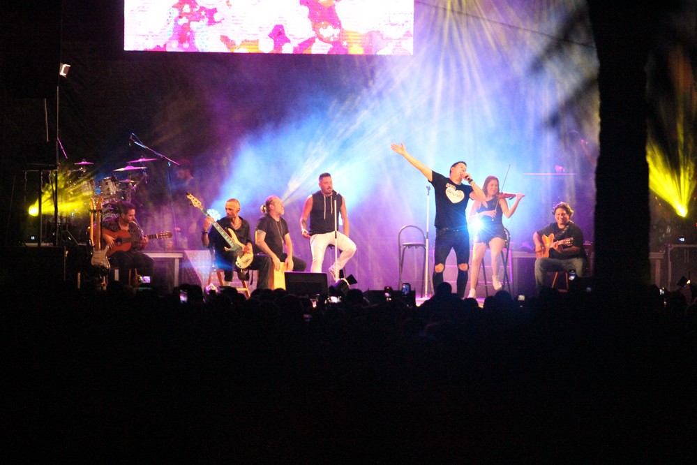 5000 personas llenan el Parque El Palmeral de Balerma en el concierto de Andy y Lucas