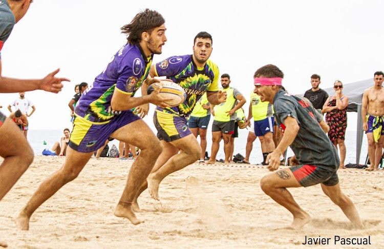 La playa del Carboncillo celebra el VII Torneo de Rugby Playa ‘Ciudad de Adra’ con un total de 250 jugadores