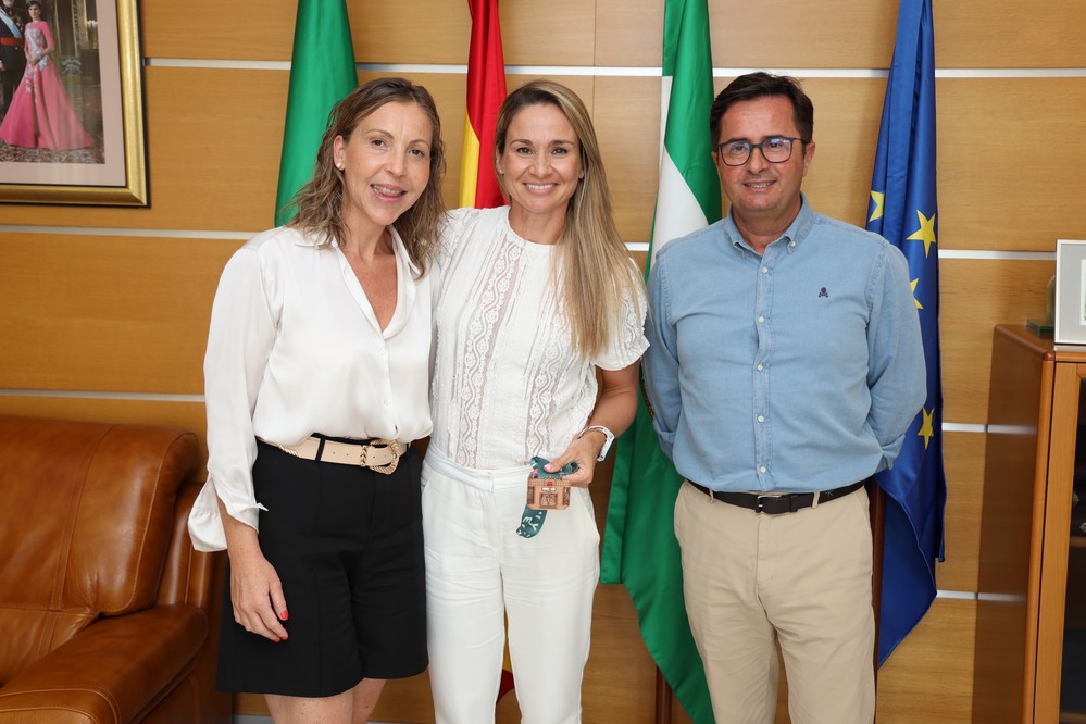 Góngora desea “los mayores éxitos” a la triatleta ejidense María Escudero ante su próxima participación en el Mundial de Ironman