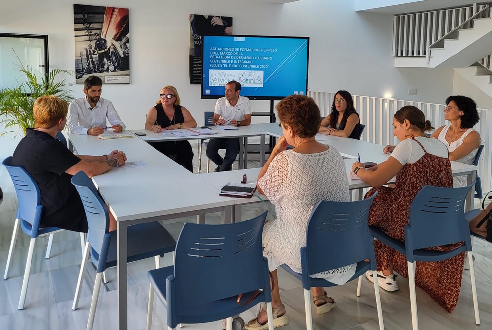 El Ayuntamiento informa a las asociaciones de discapacidad de los cursos de formación y de mejora de la empleabilidad
