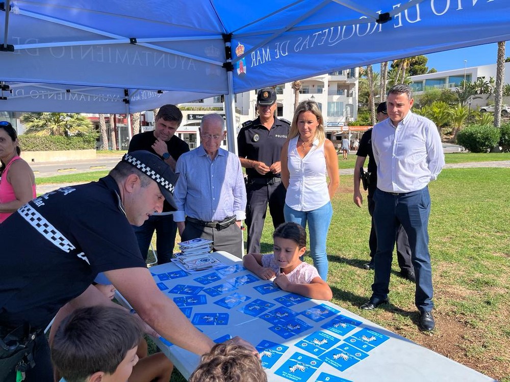  Más de 1.000 niños pasan por los expositores de la campaña “Disfruta el verano seguro” en las playas de Roquetas de Mar este verano