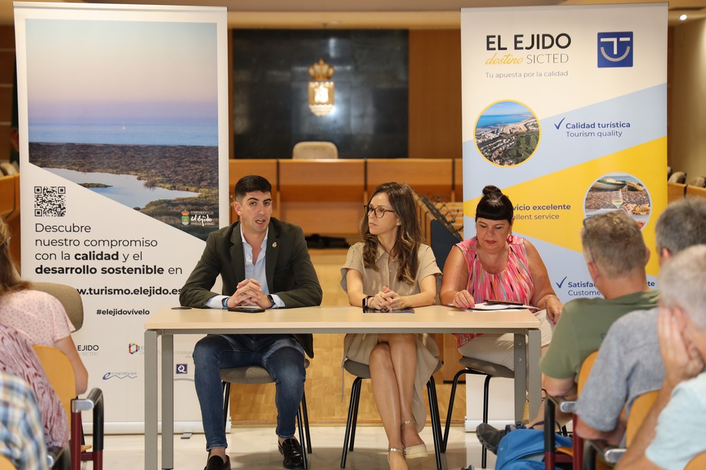Medio centenar de profesionales alemanes conocen el modelo productivo de éxito y el turismo de calidad de El Ejido