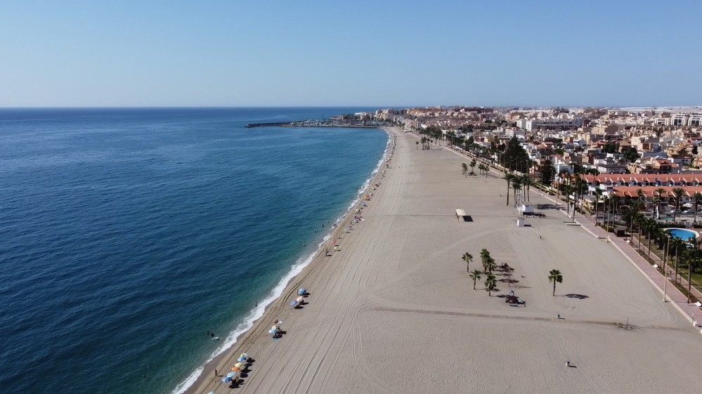 El Ayuntamiento recibe 2,5 millones para el Plan de Sostenibilidad Turística en Destinos de Roquetas de Mar
