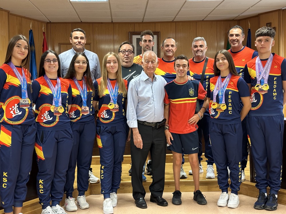 Seis jóvenes roqueteros logran 18 medallas de taekwondo en dos campeonatos en Corea