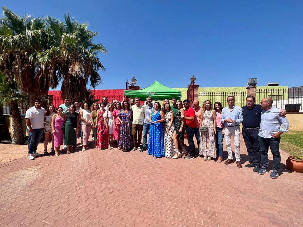 El PP celebra la Feria de Adra con una convivencia con cientos de vecinos que han llenado el edificio de la Alcoholera