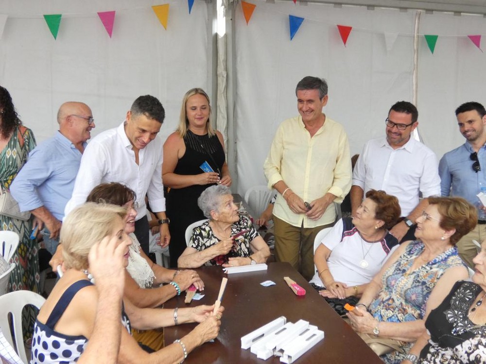 Los más mayores de Adra disfrutan de la esperada Verbena en la Caseta Municipal