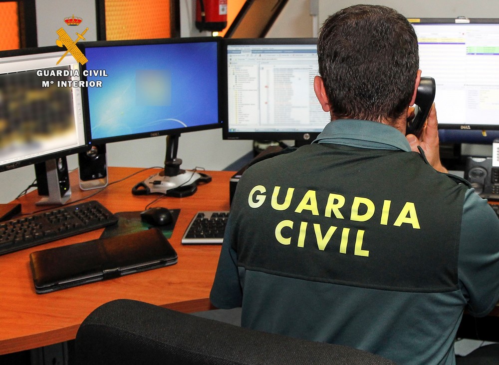 La Guardia Civil detiene en La Gangosa-Vícar a un hombre que intentó acceder por un balcón a una vivienda