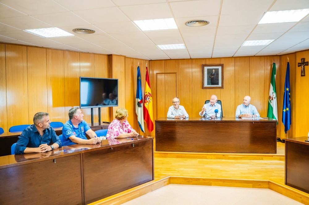 Firma de contratos para la concesión de tres nuevos puestos de venta en los Mercado de Abastos de Roquetas