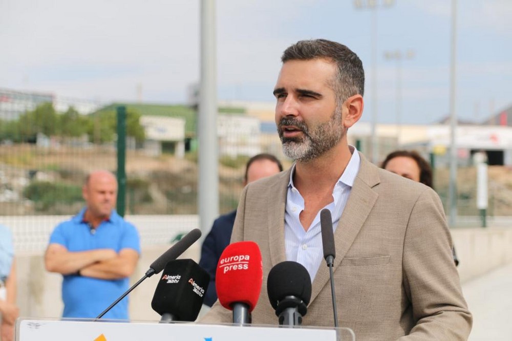 Fernández-Pacheco anuncia la restauración ambiental de dos hectáreas en el entorno de las albuferas de Adra