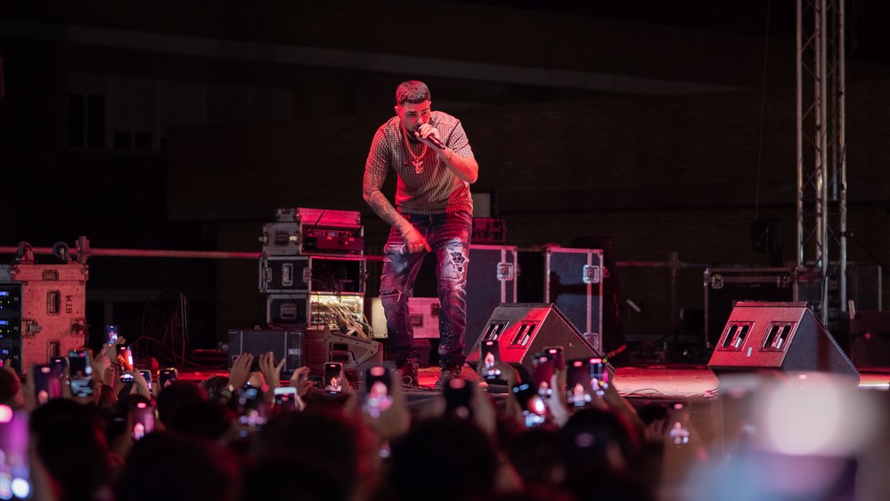 El concierto de Cano congrega a casi 2.000 jóvenes en el recinto Mare Nostrum de Adra
