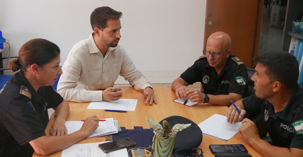 La Policía Local de Adra ha tramitado más de 200 denuncias por actos incívicos en el municipio durante este verano