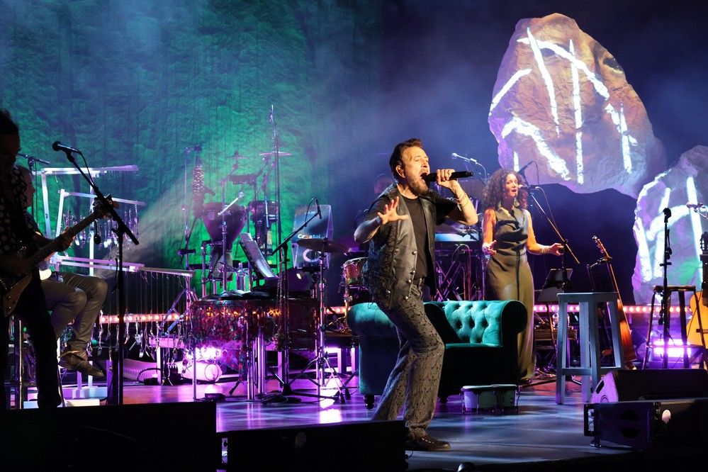 Un extraordinario Manolo García se ‘mete al público en los bolsillos’ con un espectacular directo en su concierto en El Ejido