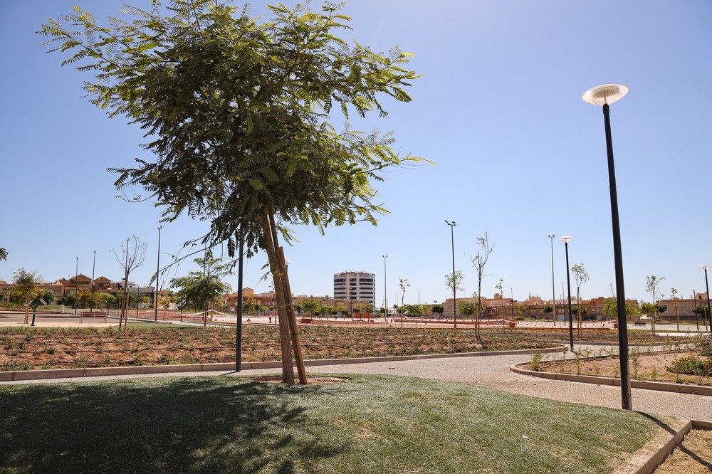 El Parque Municipal de Santa María del Águila ya cuenta con una gran plaza central de 1.200 metros cuadrados