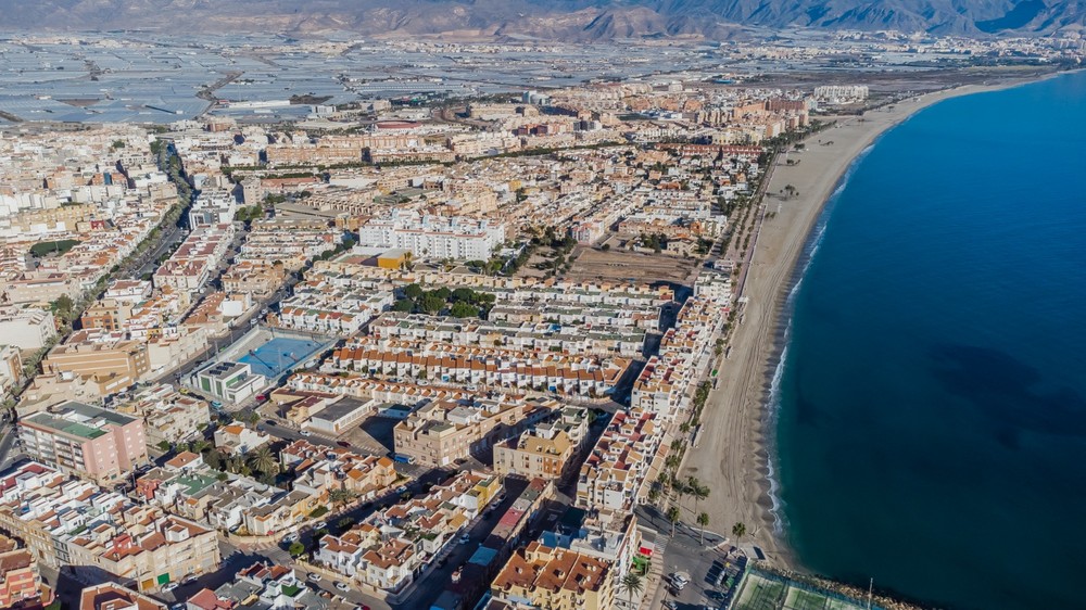 El Ayuntamiento de Roquetas somete a trámite de audiencia el primer borrador del Plan Turístico de Grandes Ciudades