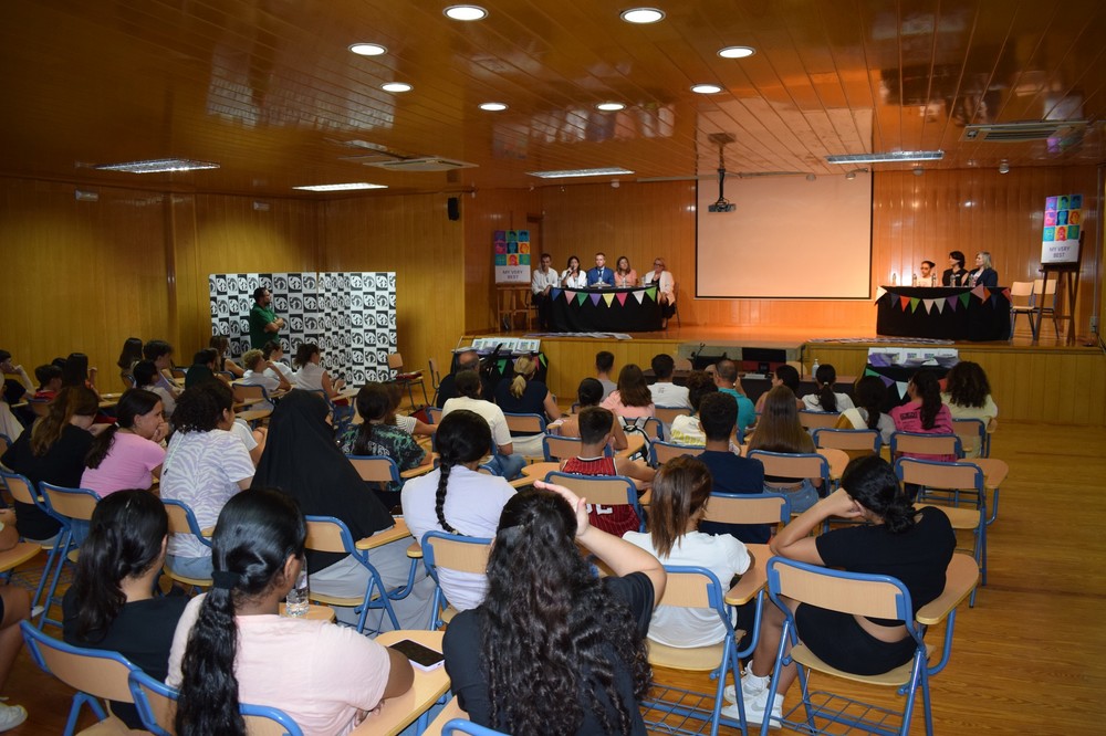 El IES Santo Domingo acoge la presentación del libro ‘My very best’ que cuenta el día a día de cuatro alumnos con discapacidad