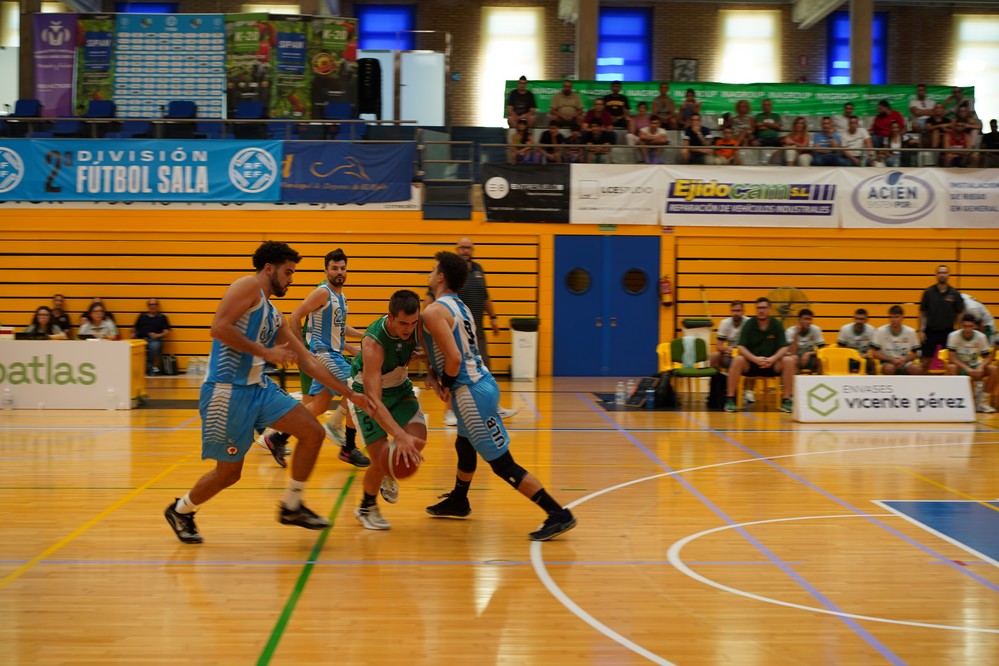 El CD Baloncesto Murgi vence a la Línea de la Concepción con un Berni estelar