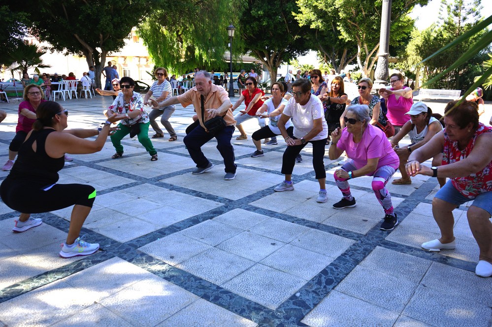 Cerca de 300 mayores de Vícar celebran su Día Internacional con actividades saludables, alimentación sana, música, baile y juegos