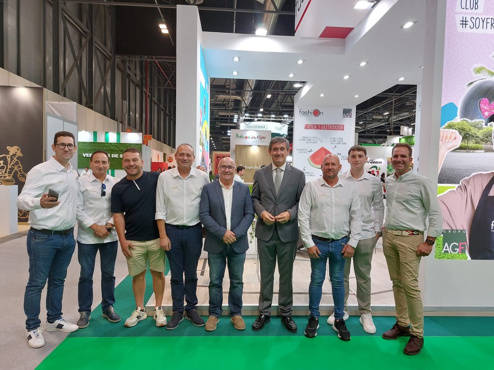 Manuel Cortés respalda al sector agrícola en la feria internacional ‘Fruit Attraction’