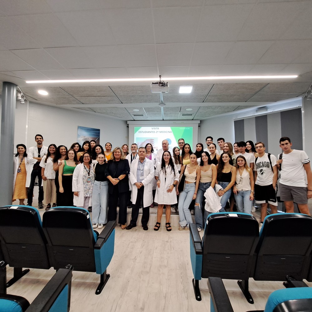 Estudiantes de Medicina de la Universidad de Almería visitan el Área de Biotecnología del Hospital Universitario Poniente
