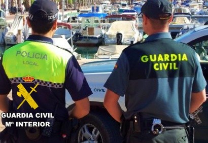Un Guardia Civil fuera de servicio colabora en la detención de un hombre que huía de la Policía en Aguadulce