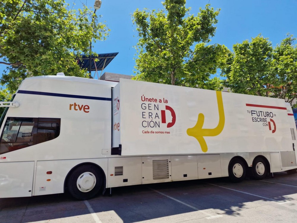 Los vicarios pondrán a prueba sus habilidades digitales en el autobús de la campaña Generación D