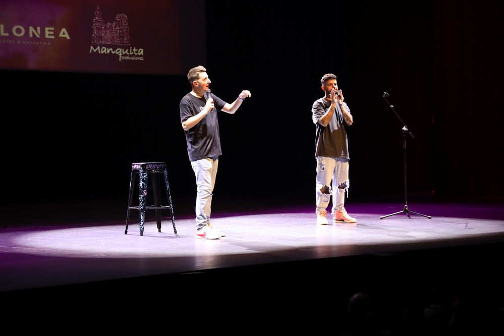 Los humoristas Guelmi y Christian García llenan de carcajadas el Auditorio de El Ejido