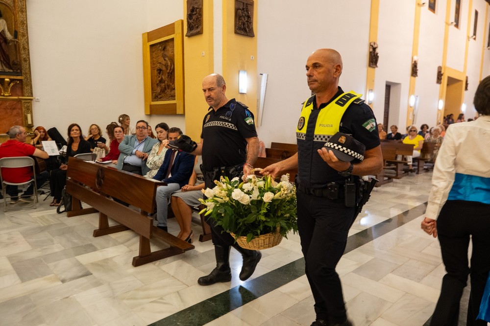 Misa y tradicional ofrenda floral a la Virgen del Rosario, patrona de Roquetas de Mar